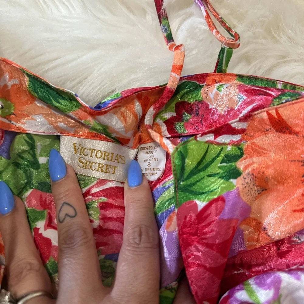 Beautiful vintage gold label Victoria's Secret Floral Chemise - Purple and Red